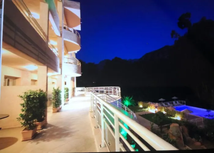 מלון Et Costa Rossa 3*